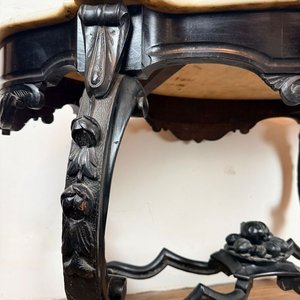 Mesa Victoriana Tallada con Tapa de Mármol Biselado - imagen 4