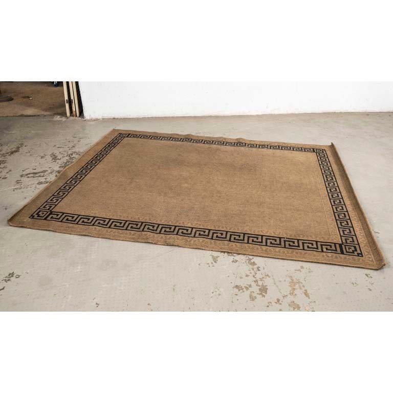Lote siguiente: Alfombra acrílica con detalles y desgaste