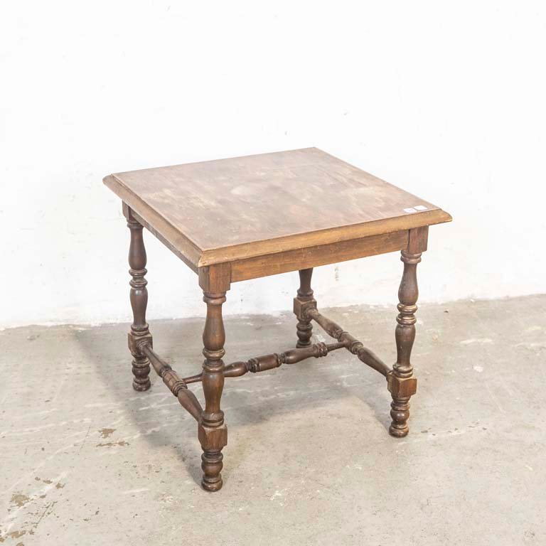 Lote anterior: Mesa de living en madera con patas torneadas