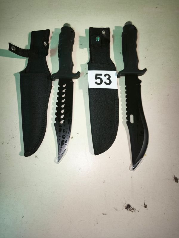 Juego de 2 Puñales Tácticos con Funda Negra
