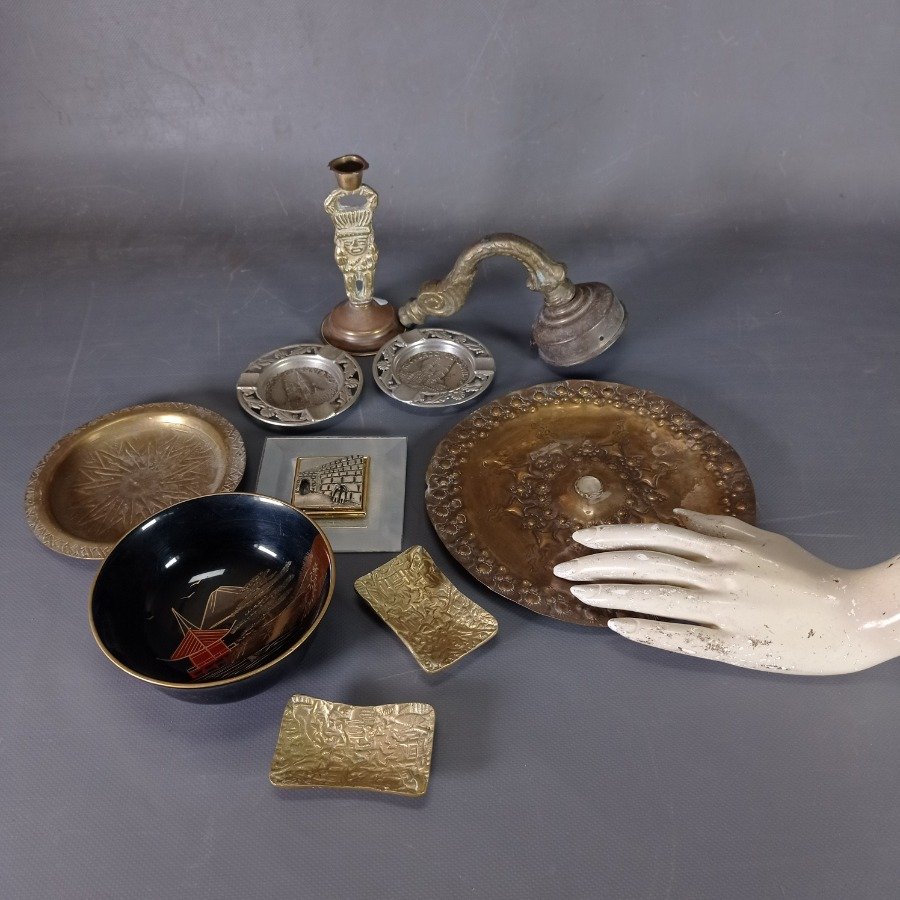 Colección de objetos decorativos en metal y cerámica - imagen 3