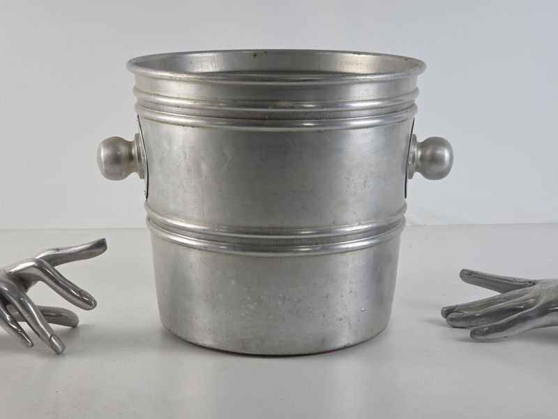 Lote anterior: Gran champagñera vintage en aluminio para decoración