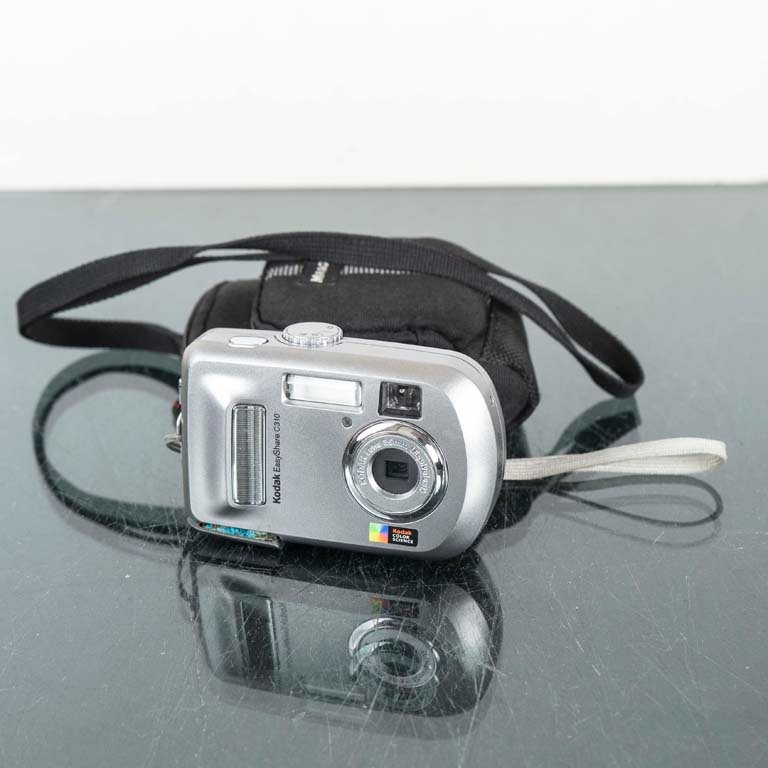 Cámara Digital Kodak EasyShare C310 Plata con Correa y Funda