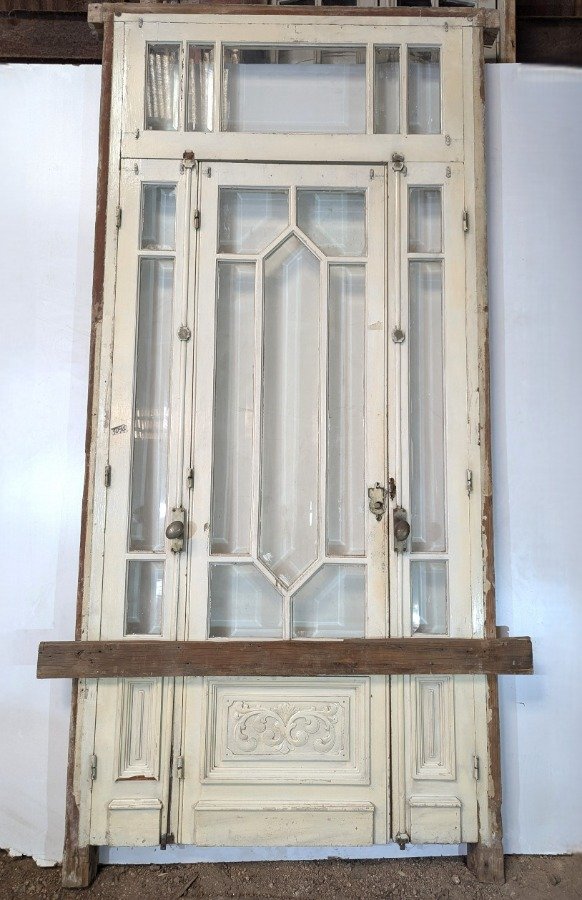 Puerta antigua con diseño de pinotea y vidrios biselados - imagen 3