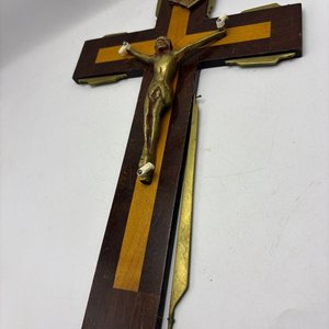Crucifijo de Bronce y Madera con Detalles Dorados - imagen 6