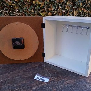 Gabinete Multifunción de Madera con Reloj de Pared y Porta Llaves - imagen 2