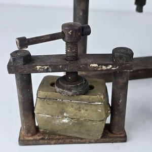 Lote Variado de Prensas y Herramientas de Metal - imagen 4