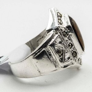 Anillo de Plata con Piedra Abalone y Detalles Incisos - imagen 2