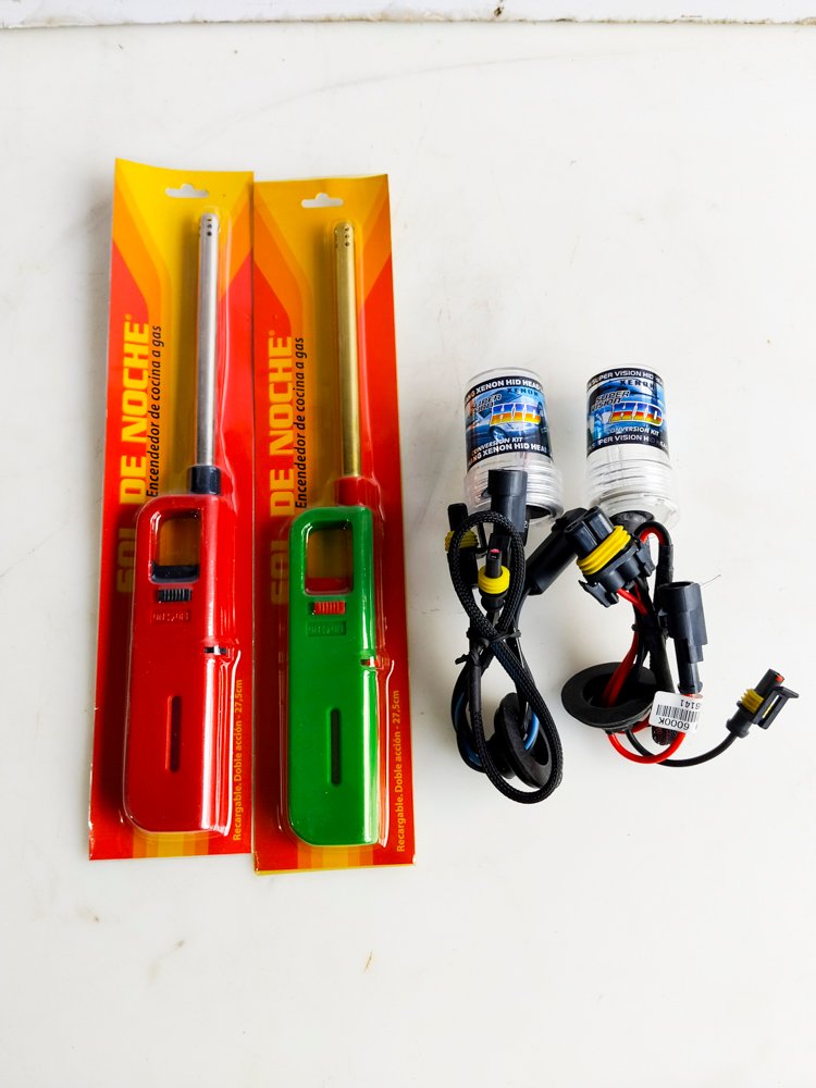 Lote: 72 Encendedores de cocina y 40 pares de luces Xenon
