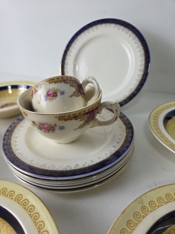 Piezas de porcelana inglesa con patrones florales - imagen 4
