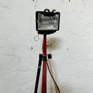 Lote #082 – Foco de luz con trípode - imagen 2