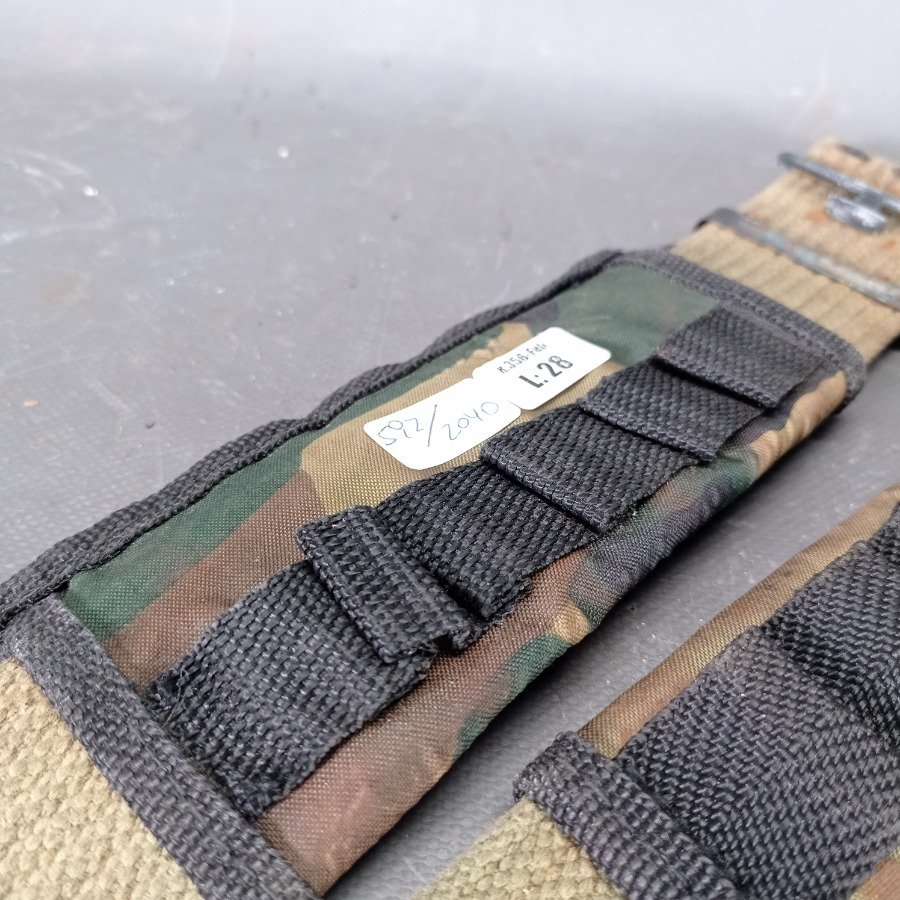 Cinturón militar con porta cartuchos en buen estado - imagen 3