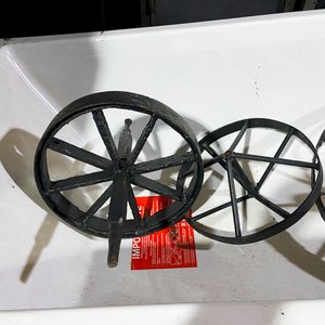 Cuatro ruedas de hierro diferentes van de 36 a 62  cm de diametro con detalles - imagen 4