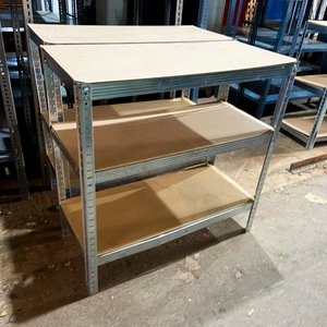 Tres Estanterías Metálicas Desarmables con Estantes de MDF Usadas - imagen 2