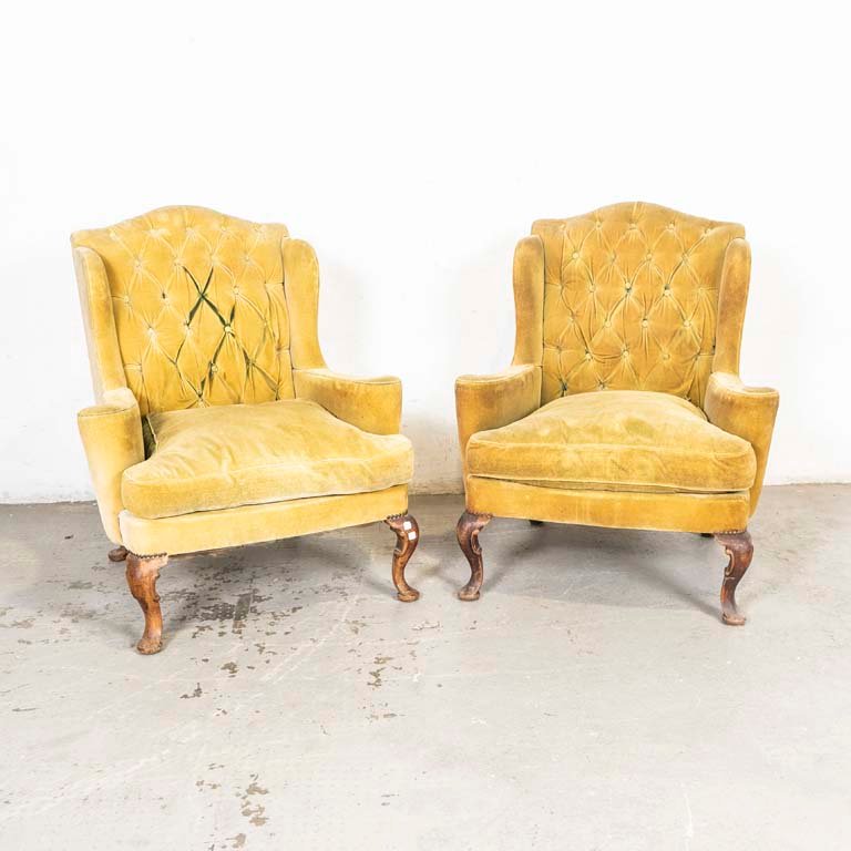 Lote anterior: Sillones Chippendale con patas talladas y tapizados capitoneados