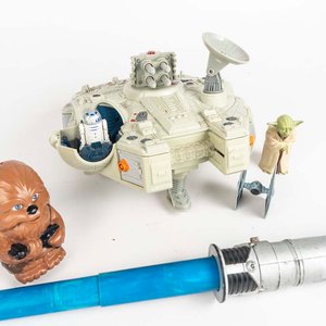 5 piezas de Star Wars: Nave, sable y 3 figuras - imagen 2
