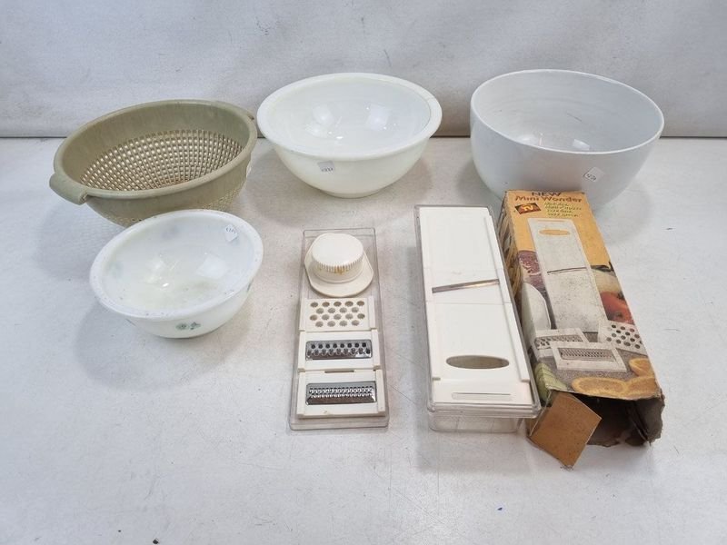 L 069 - 5 Piezas - Lote variado de artículos de cocina con bowls y ralladores, ideal para equipar tu hogar