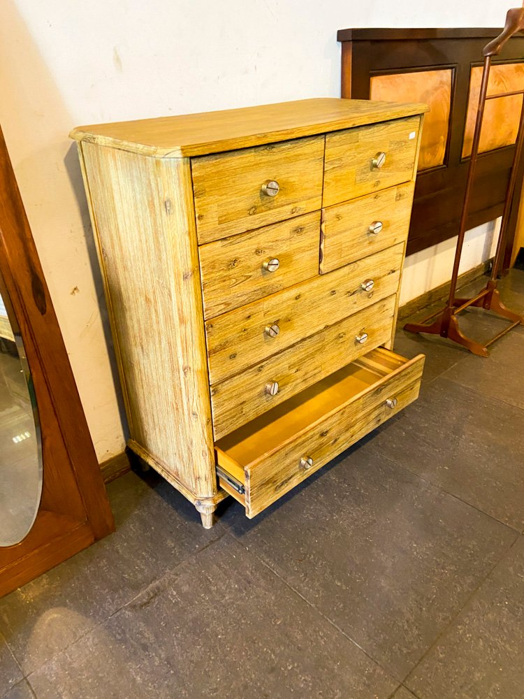Cómoda de madera rústica con 7 cajones