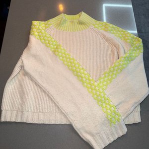 Buzo de Lana Cremoso con Detalles en Verde Neón Talle M/L - imagen 2