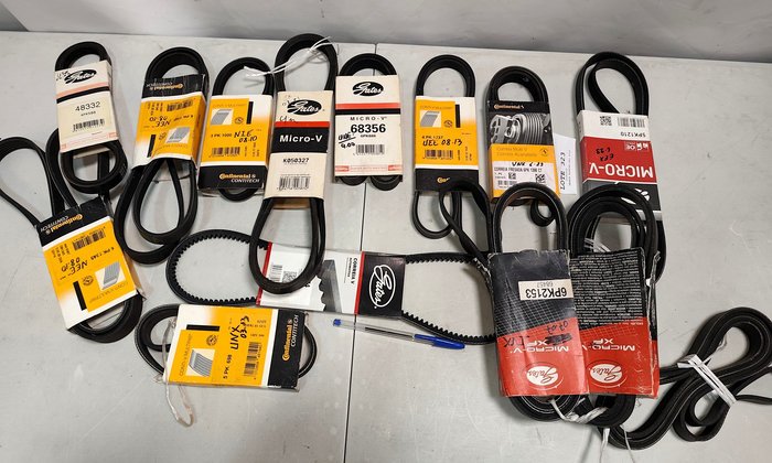 LOTE X 14 CORREAS DE DISTRIBUCION ACANALADAS, LISAS Y DENTADAS, SIN ESPECIFICAR