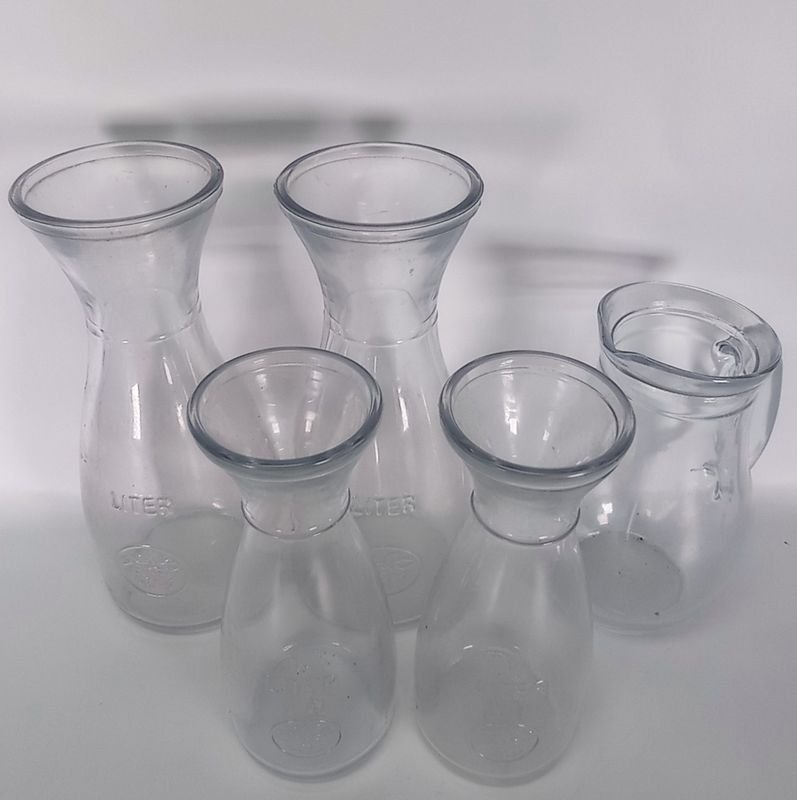 Jarra de vidrio con asa y recipientes para vino - imagen 2