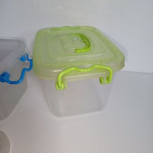 Dos Cajas Organizadoras Plásticas Transparentes con Tapas de Colores - imagen 5