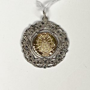 Lote siguiente: Medalla Religiosa de Plata y Oro con Marquesitas