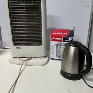 Estufa Eléctrica WNR y Jarra Eléctrica Cuori (sin funcionar) - imagen 1