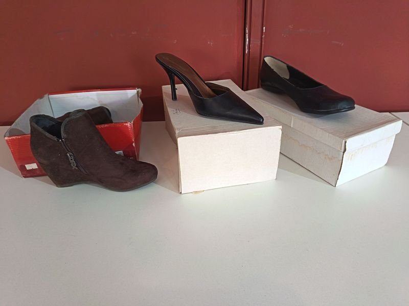Lote de Calzado Nuevo: Botitas Marrones y Zapatos Negros