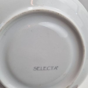 L 385 - Varias Piezas - Importante surtido de vajilla y adornos en ceramica y vidrio para complementar su mesa y decoracion, con detalles florales - imagen 5