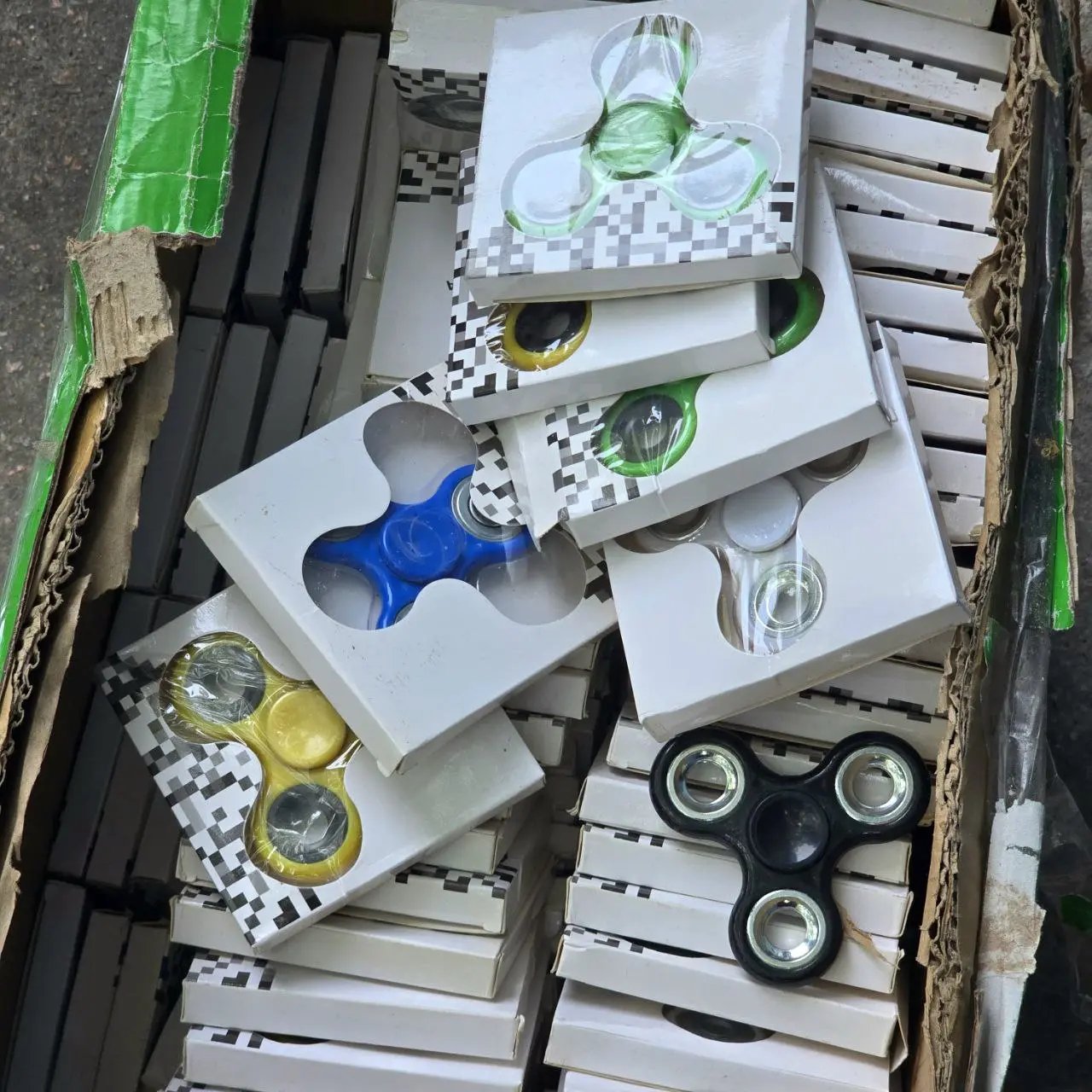 Fidget Spinners en Cajas de Cartón - imagen 2