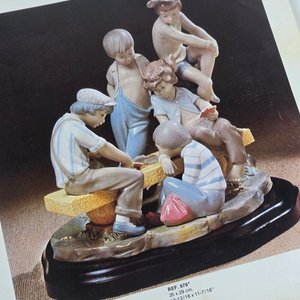 Grupo de niños jugando, tapa de catálogo Zafir S.A. - imagen 7