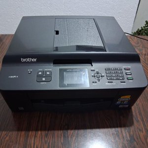 Impresora multifunción de tinta de la marca Brother, específicamente el modelo MFC-J430W. - imagen 2