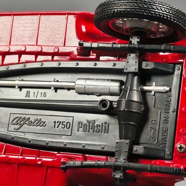 Modelo de coche Alfa Romeo Mille Miglia 1750 en escala 1/18 - imagen 8