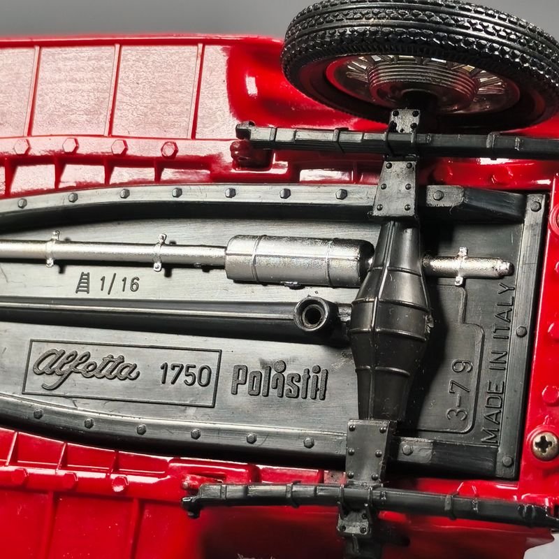 Modelo de coche Alfa Romeo Mille Miglia 1750 en escala 1/18 - imagen 8