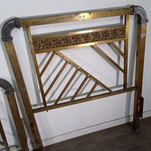 Respaldo y Piecera de Cama Antiguos en Bronce y Hierro con Detalles Florales - imagen 3