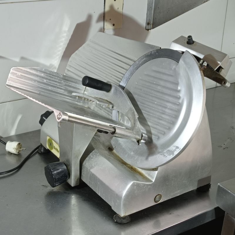 Cortadora de Fiambre marca Demet. - Equipamiento para el hogar - imagen 5