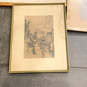Trío de Cuadros: Óleo de Paisaje Urbano, Retrato y Dibujo Oriental - imagen 3