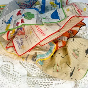 Lote de 18 Carpetas de Hilo Blancas y Pañuelos con Dibujos Vintage - imagen 3