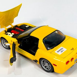 Maqueta de Auto Deportivo Chevrolet Corvette C5 (2001) Amarillo - Maisto - imagen 2