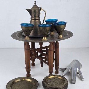Lote anterior: Juego de Té Turco en Bronce, Madera y Vidrio Azul