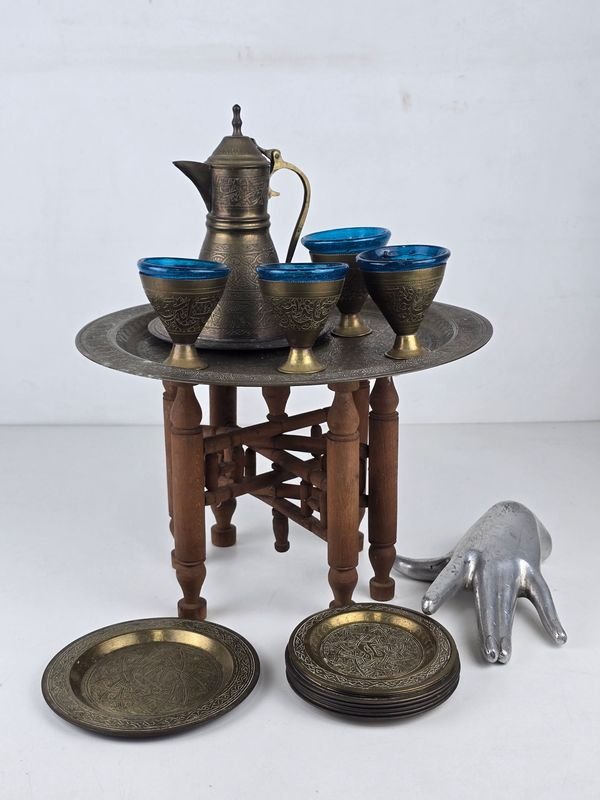 Juego de Té Turco en Bronce, Madera y Vidrio Azul