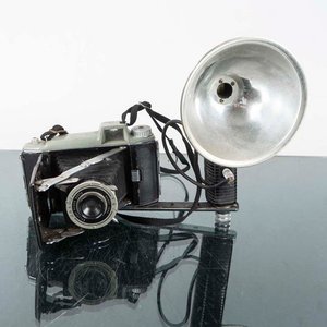 Lote anterior: Cámara Fotográfica Antigua Kodak con Flash