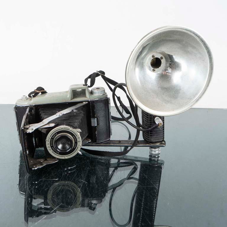 Cámara Fotográfica Antigua Kodak con Flash