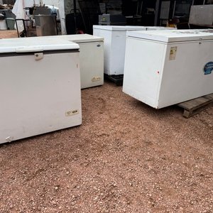 Lote siguiente: Lote de 4 Freezers James para Service o Repuestos