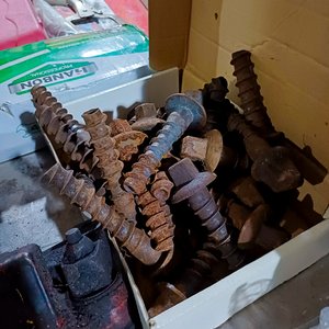 25 Tornillos de Rieles Ferroviarios Antiguos Oxidados - imagen 4