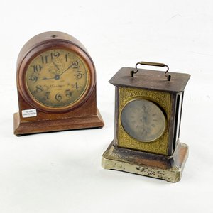 Lote anterior: Dos Relojes de Sobremesa Antiguos de Madera y Bronce