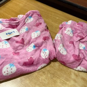 Lote anterior: Pijama Infantil Rosa Estampado de Frutillas y Corazones