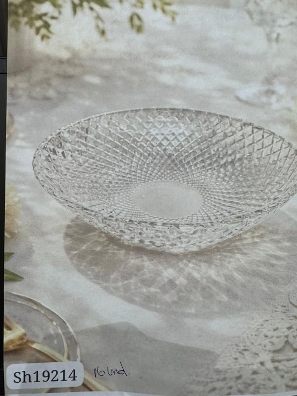 Vaso de cristal en mesa