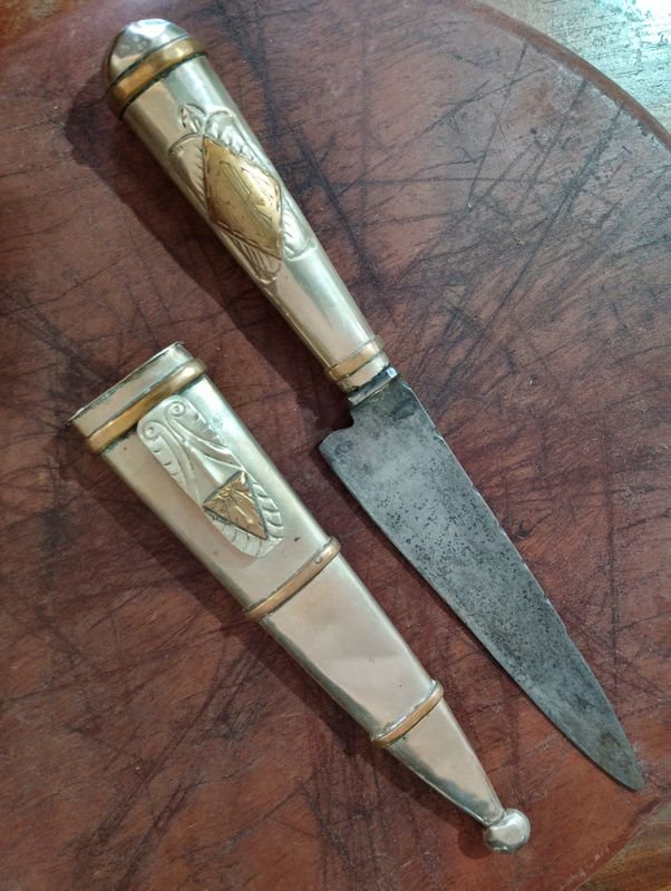 Cuchillo TANDIL en Alpaca y Oro Envainado - imagen 5